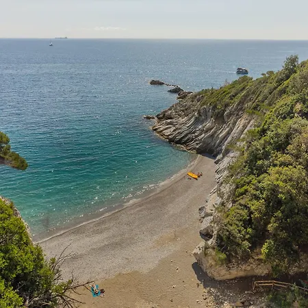 Double - Ferries 7 Min - Beaches 3 Min